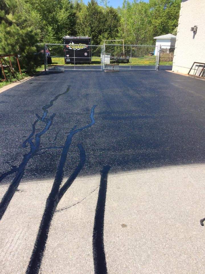 Travaux de scellement de fissures d’asphalte Gatineau